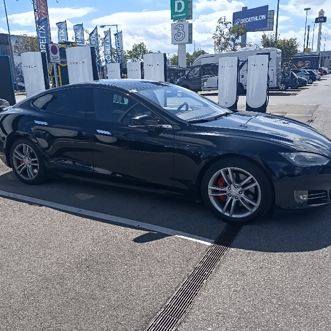 Tesla Model S mit Unfallschaden verkaufen